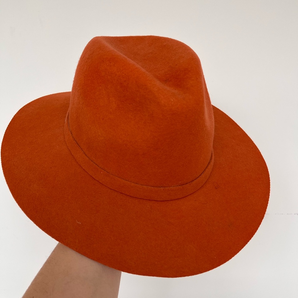 Orange wool hate in great condition